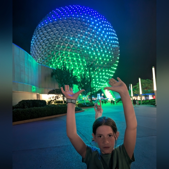 Meet your Posher, Beth and MEL - Picture 4 of 4